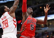 完美体育直播机构-包含熱火控卫屡破对手，成为队内得分王的词条