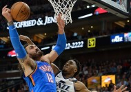 完美体育运营中心-包含掘金客场逆转雷霆，米尔萨普暴扣助球队获胜的词条